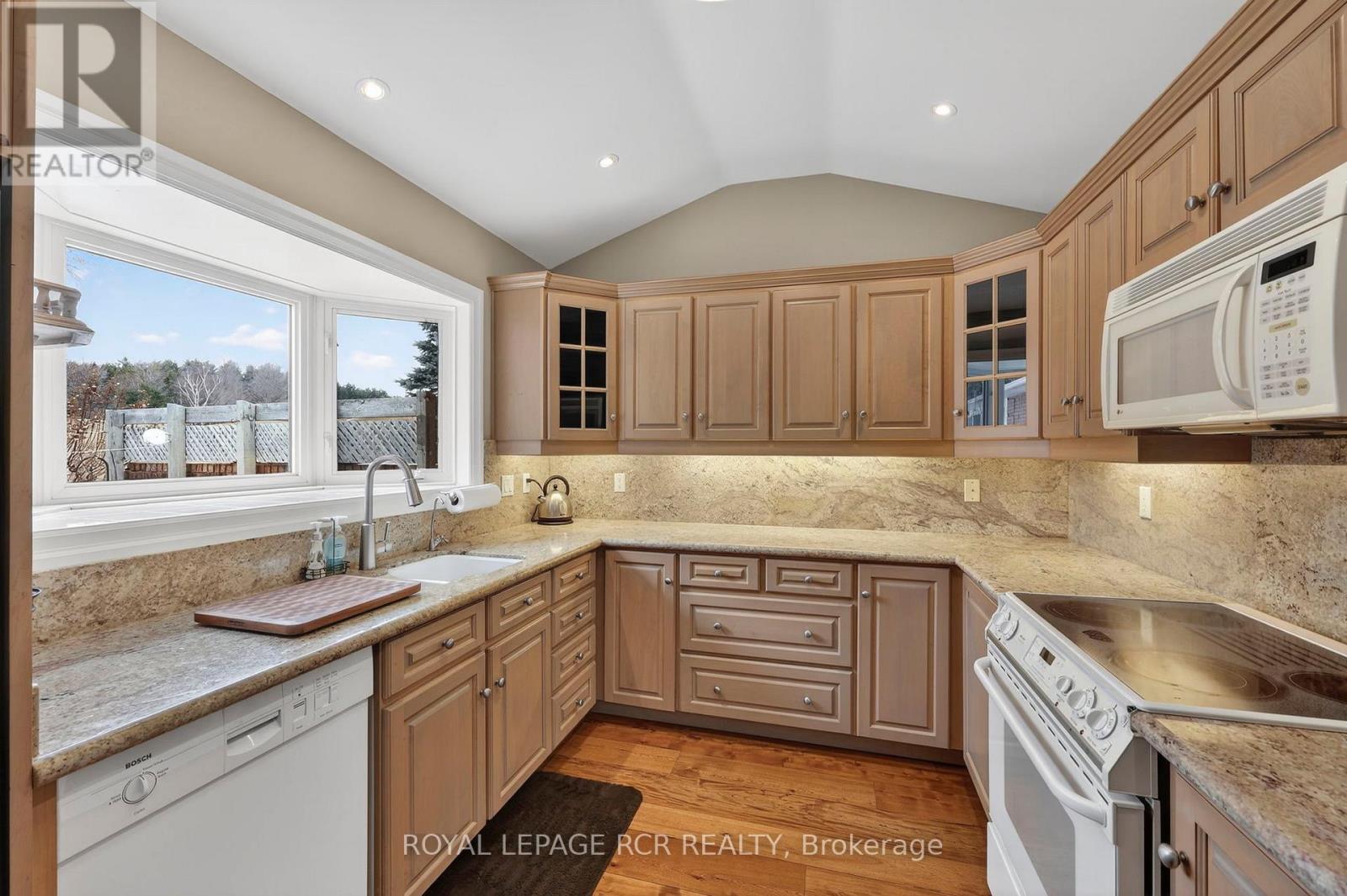 2-28 Reddington Drive, Caledon, Ontario  L7E 0E4 - Photo 13 - W12904404