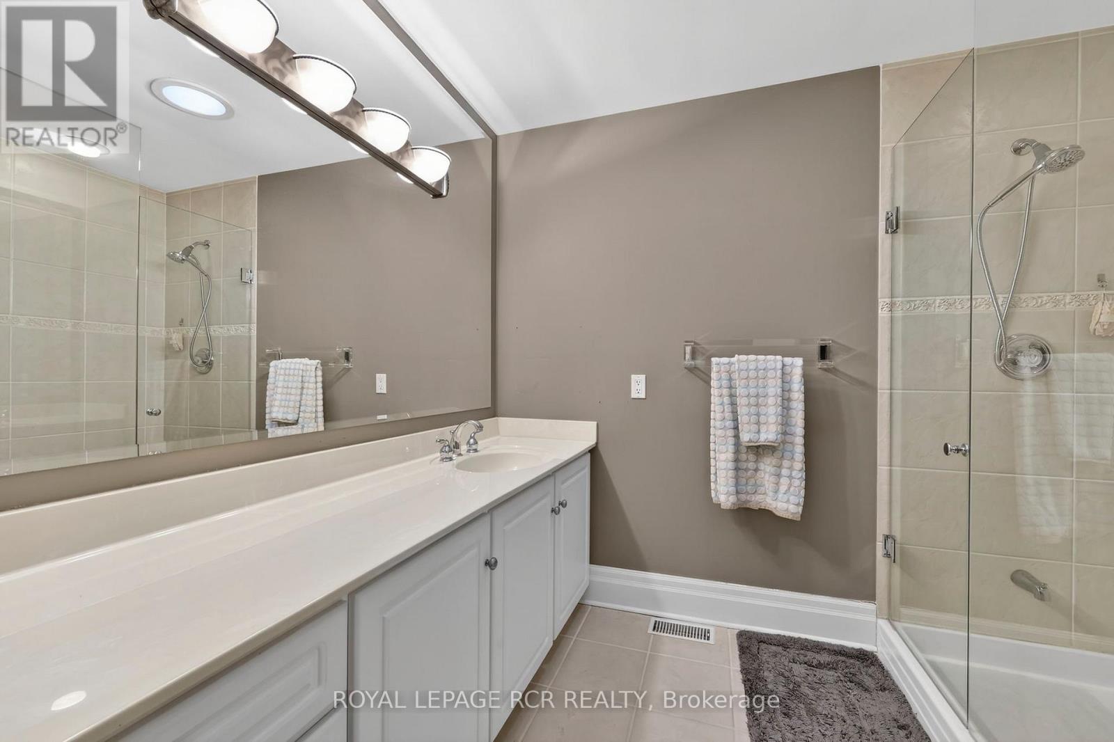 2-28 Reddington Drive, Caledon, Ontario  L7E 0E4 - Photo 21 - W12904404