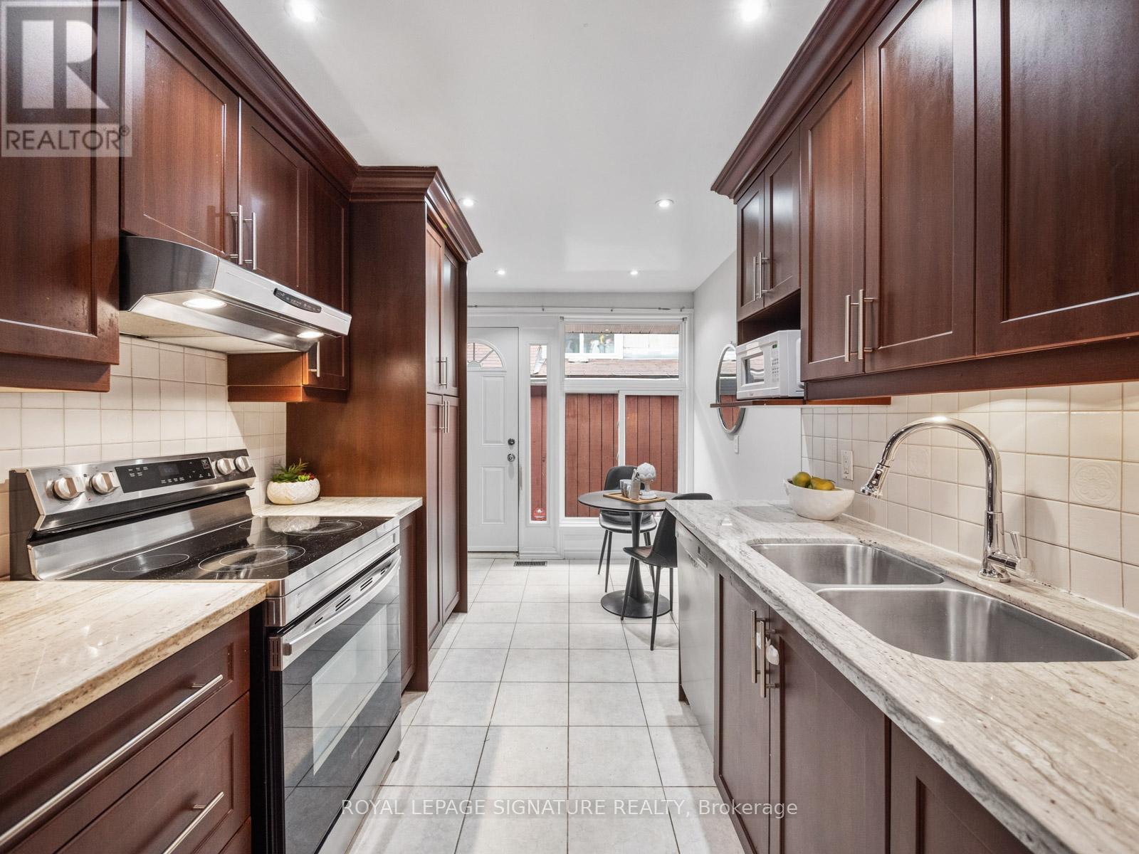 19 Shoreland Crescent, Toronto, Ontario  M1G 1M4 - Photo 14 - E13184602