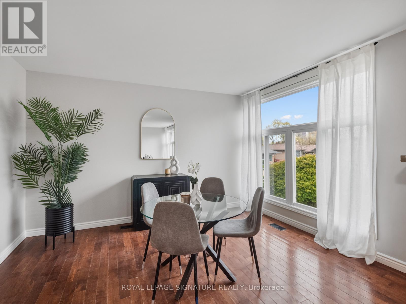 19 Shoreland Crescent, Toronto, Ontario  M1G 1M4 - Photo 7 - E13184602