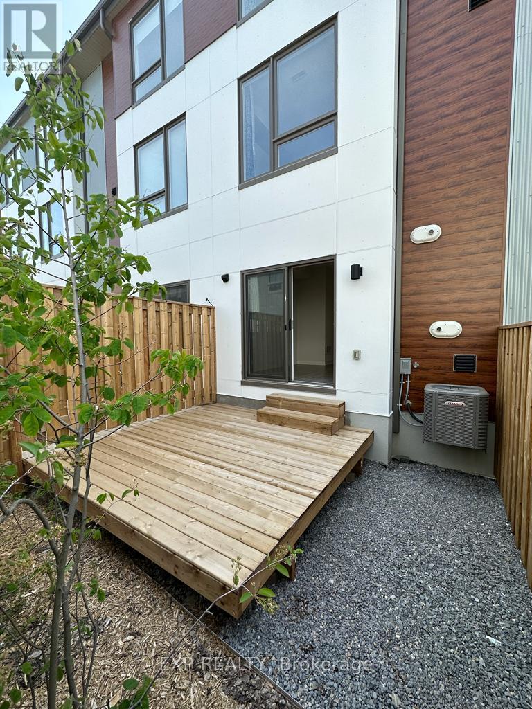 1663 Pleasure Valley Path, Oshawa, Ontario  L1G 4X8 - Photo 14 - E13185288