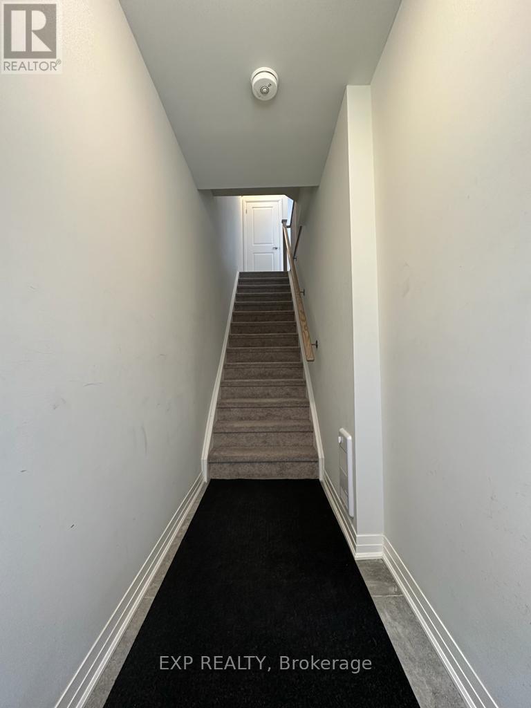 1663 Pleasure Valley Path, Oshawa, Ontario  L1G 4X8 - Photo 4 - E13185288
