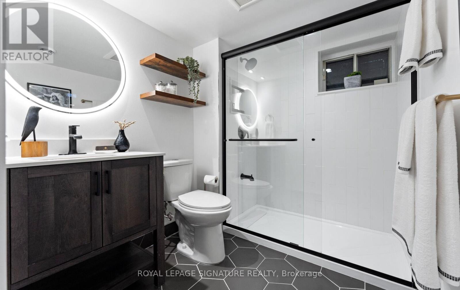 1342 Victoria Park Avenue, Toronto, Ontario  M4B 2L7 - Photo 21 - E13185406