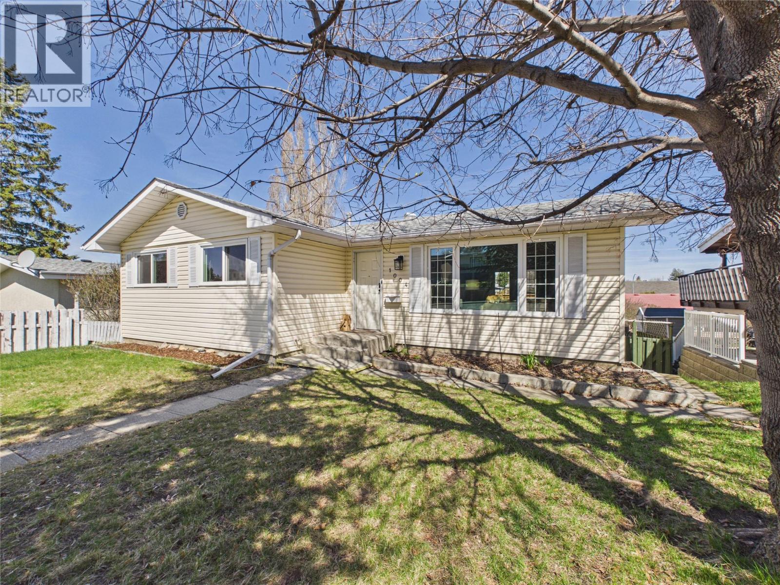 1004 12th Street S, Cranbrook, British Columbia V1C 1W8 - Photo 1 - 10388931