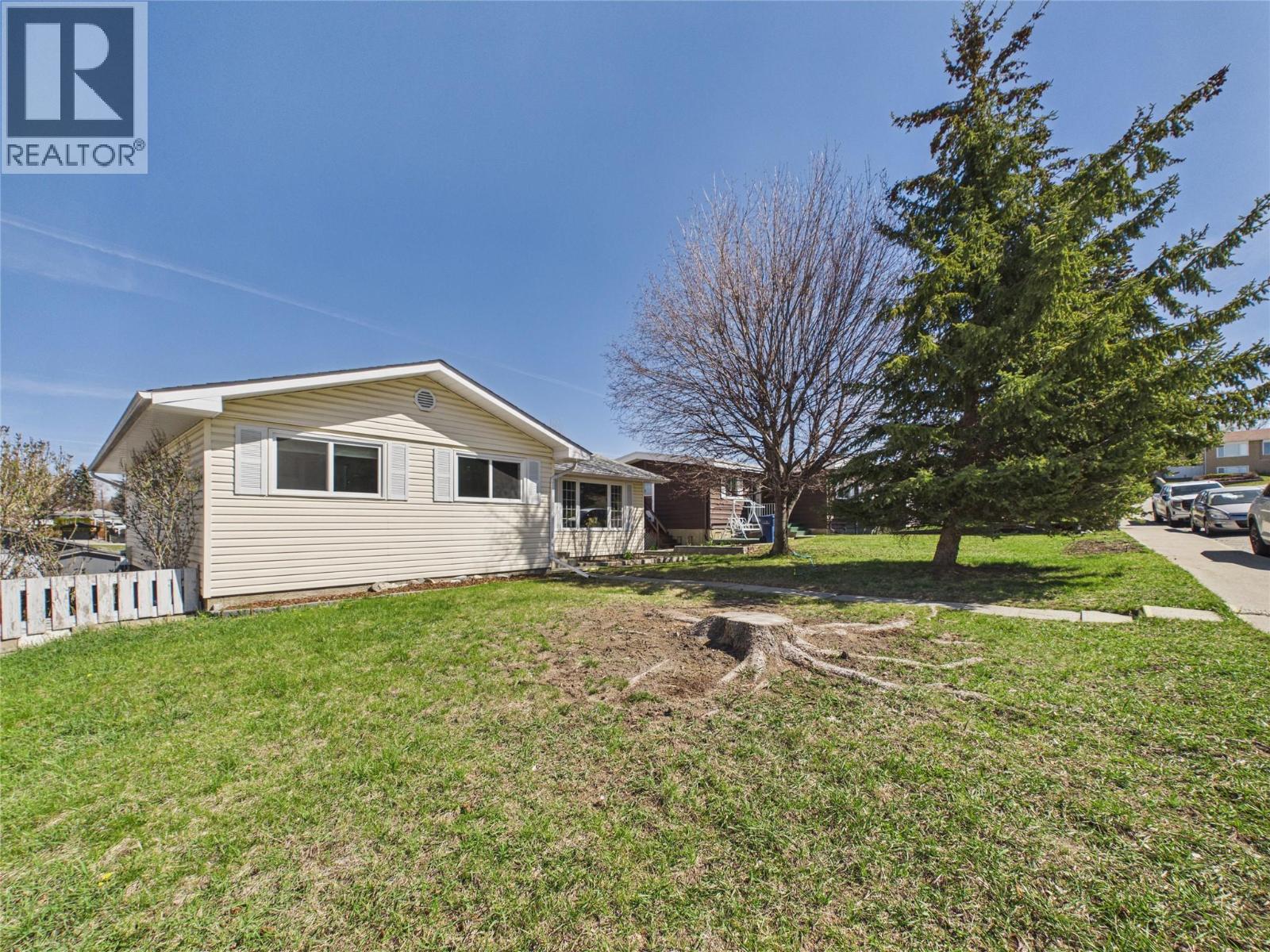 1004 12th Street S, Cranbrook, British Columbia V1C 1W8 - Photo 2 - 10388931