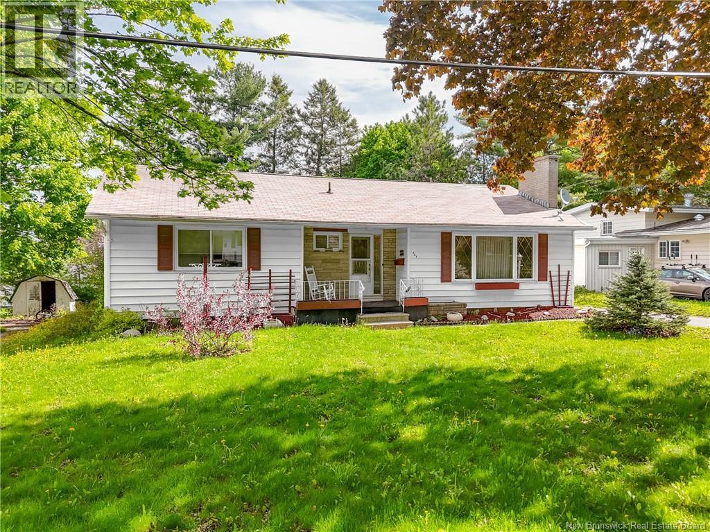 727 Gregg Court, Fredericton, New Brunswick  E3B 4H5 - Photo 1 - NB140450