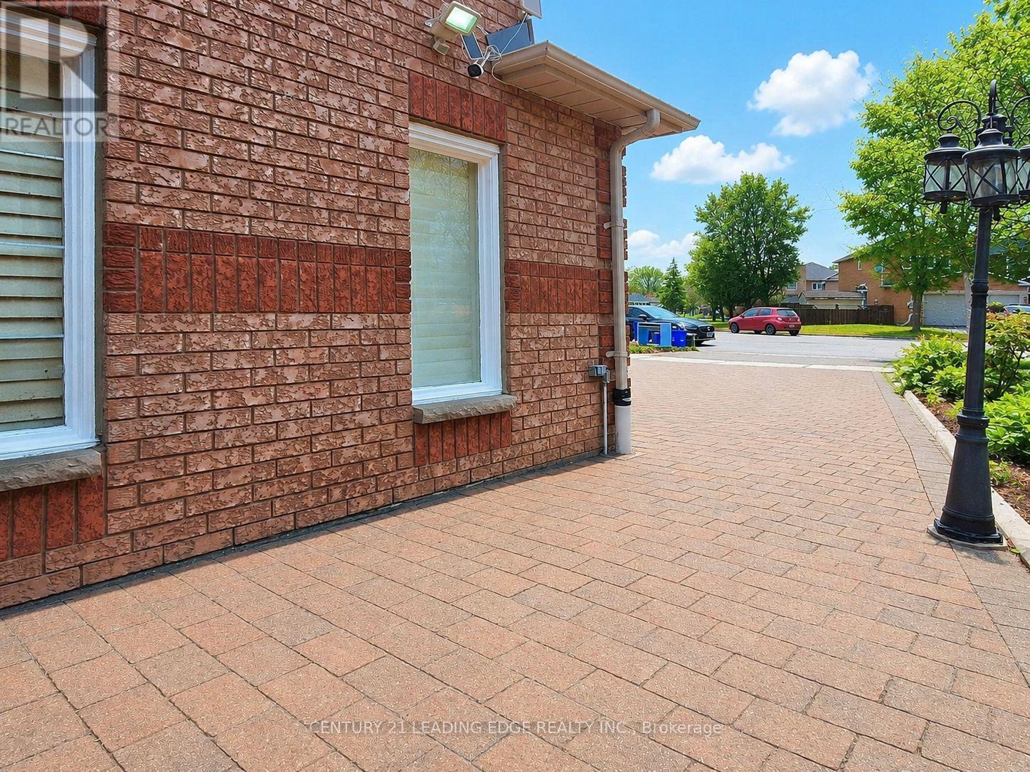 77 Sunbird Boulevard, Georgina, Ontario  L4P 3V8 - Photo 3 - N13184792