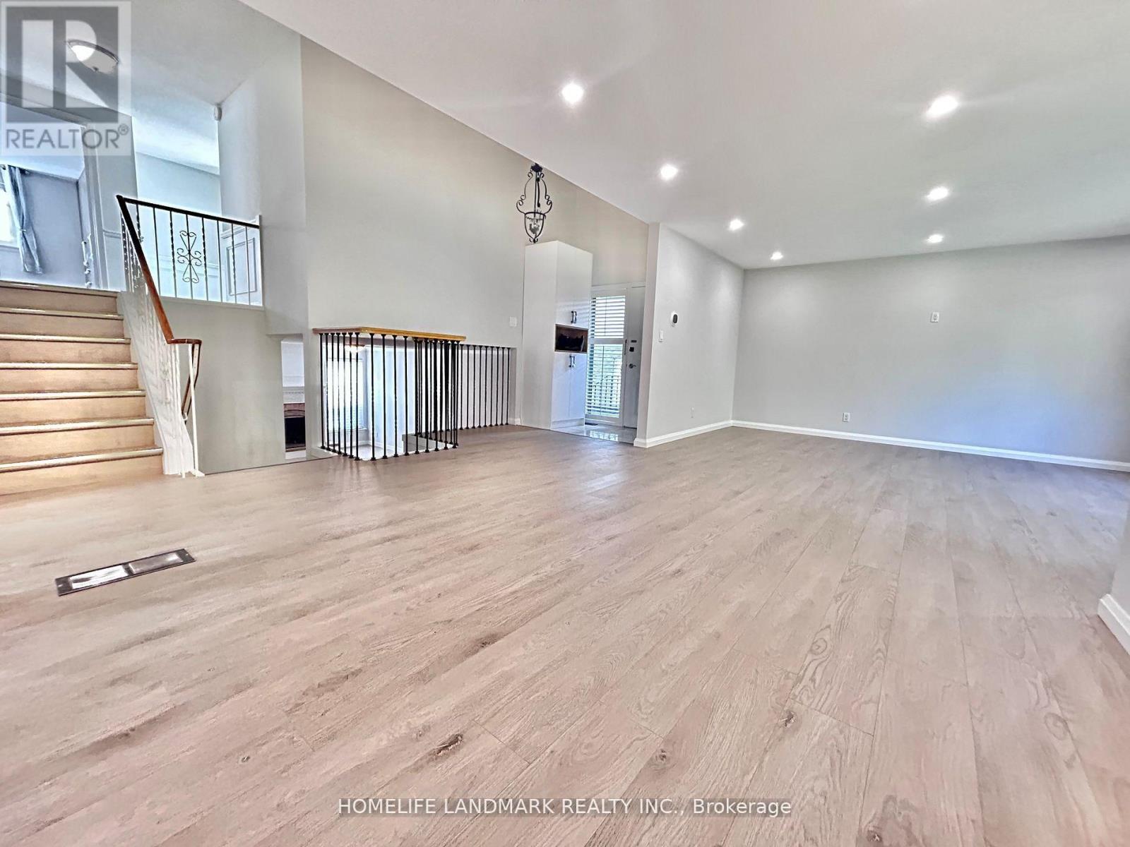 18 Summerfeldt Crescent, Markham, Ontario  L3R 2B2 - Photo 5 - N13184834