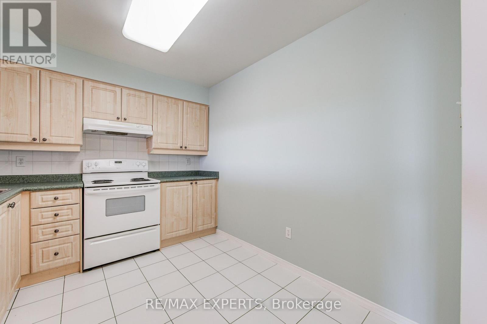 1102 - 11 Townsgate Drive, Vaughan, Ontario  L4J 8G4 - Photo 11 - N13185252