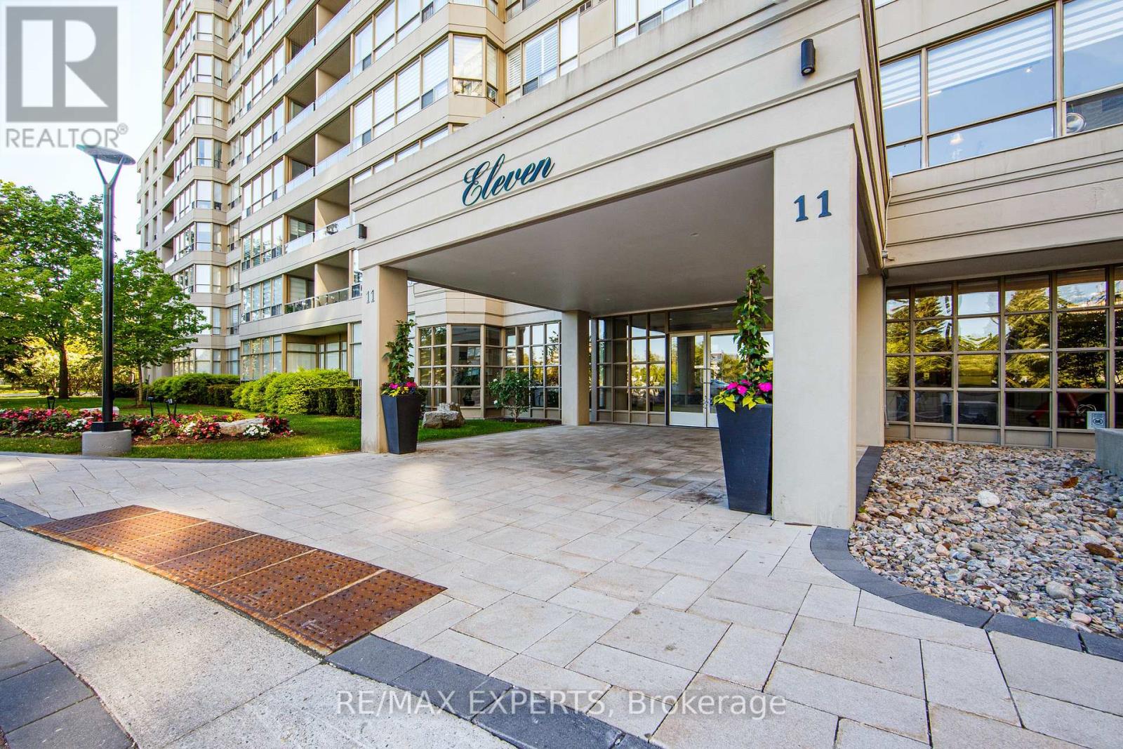 1102 - 11 Townsgate Drive, Vaughan, Ontario  L4J 8G4 - Photo 2 - N13185252