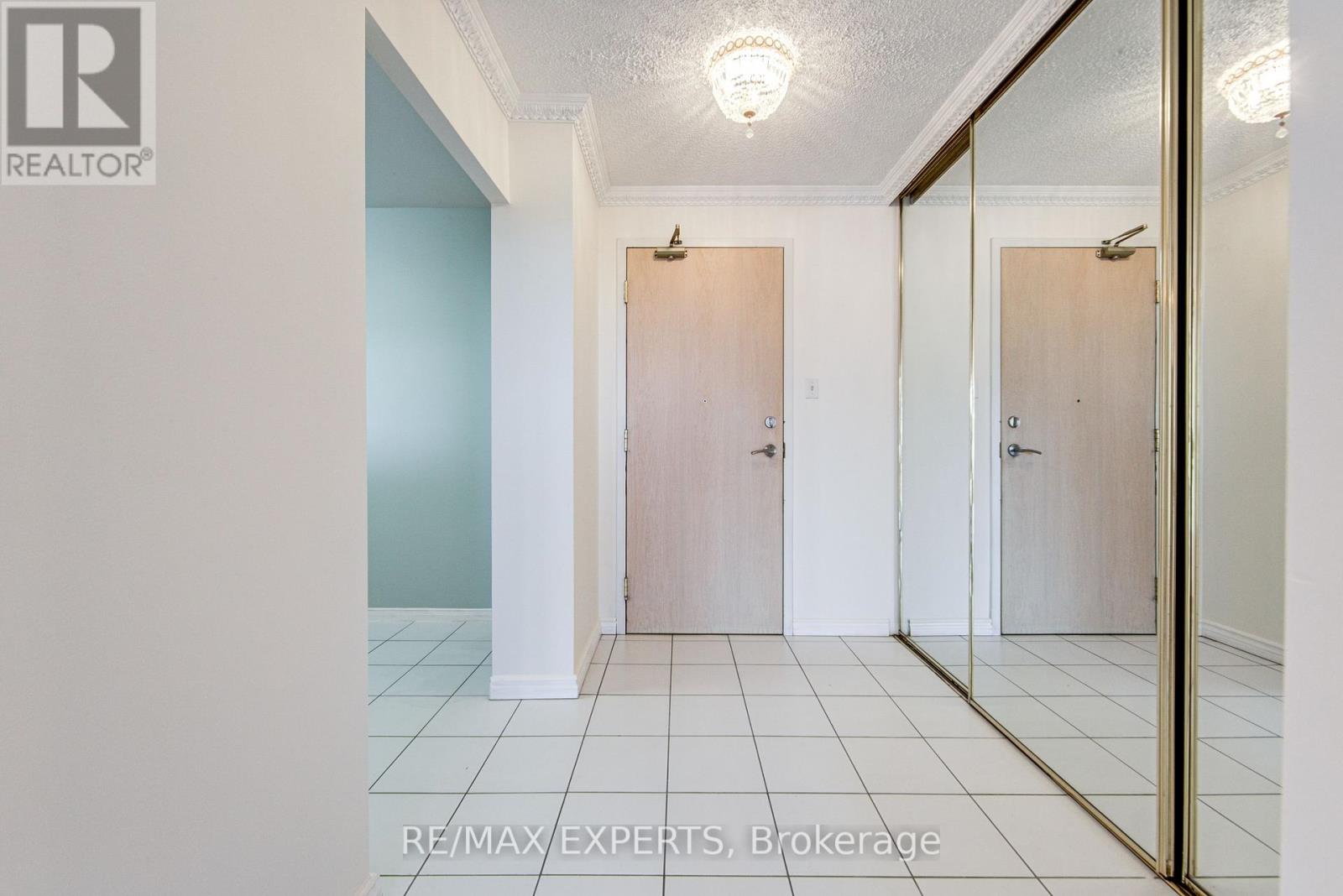 1102 - 11 Townsgate Drive, Vaughan, Ontario  L4J 8G4 - Photo 5 - N13185252