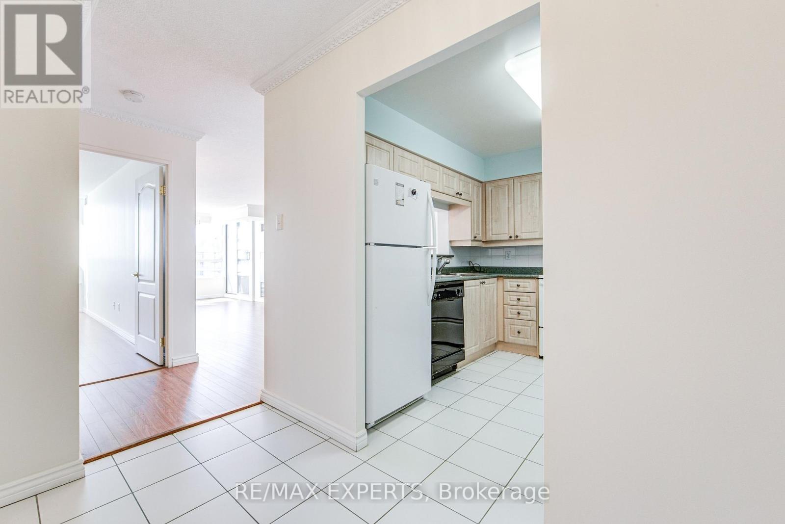 1102 - 11 Townsgate Drive, Vaughan, Ontario  L4J 8G4 - Photo 8 - N13185252
