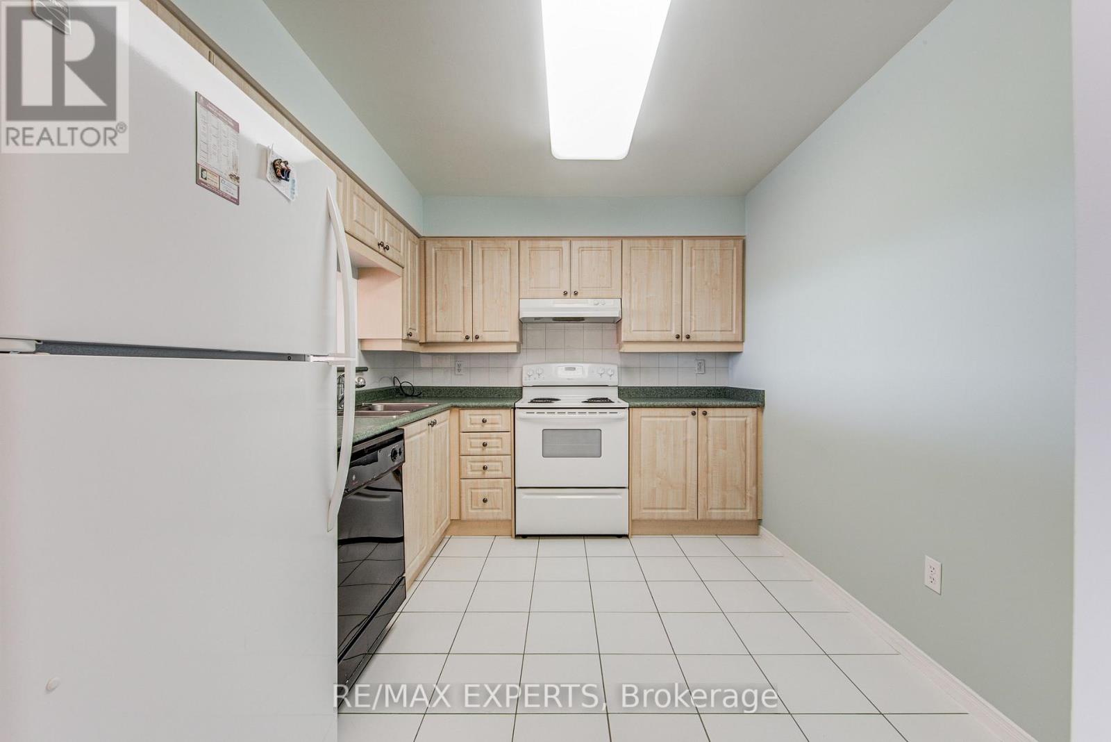 1102 - 11 Townsgate Drive, Vaughan, Ontario  L4J 8G4 - Photo 9 - N13185252