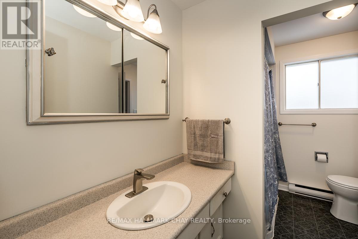 44 Belcourt Avenue, Barrie, Ontario  L4M 4E4 - Photo 16 - S13185828