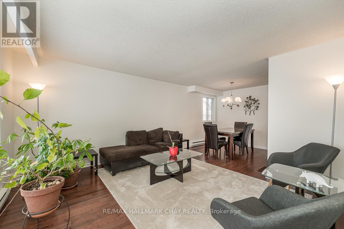 44 Belcourt Avenue, Barrie, Ontario  L4M 4E4 - Photo 5 - S13185828