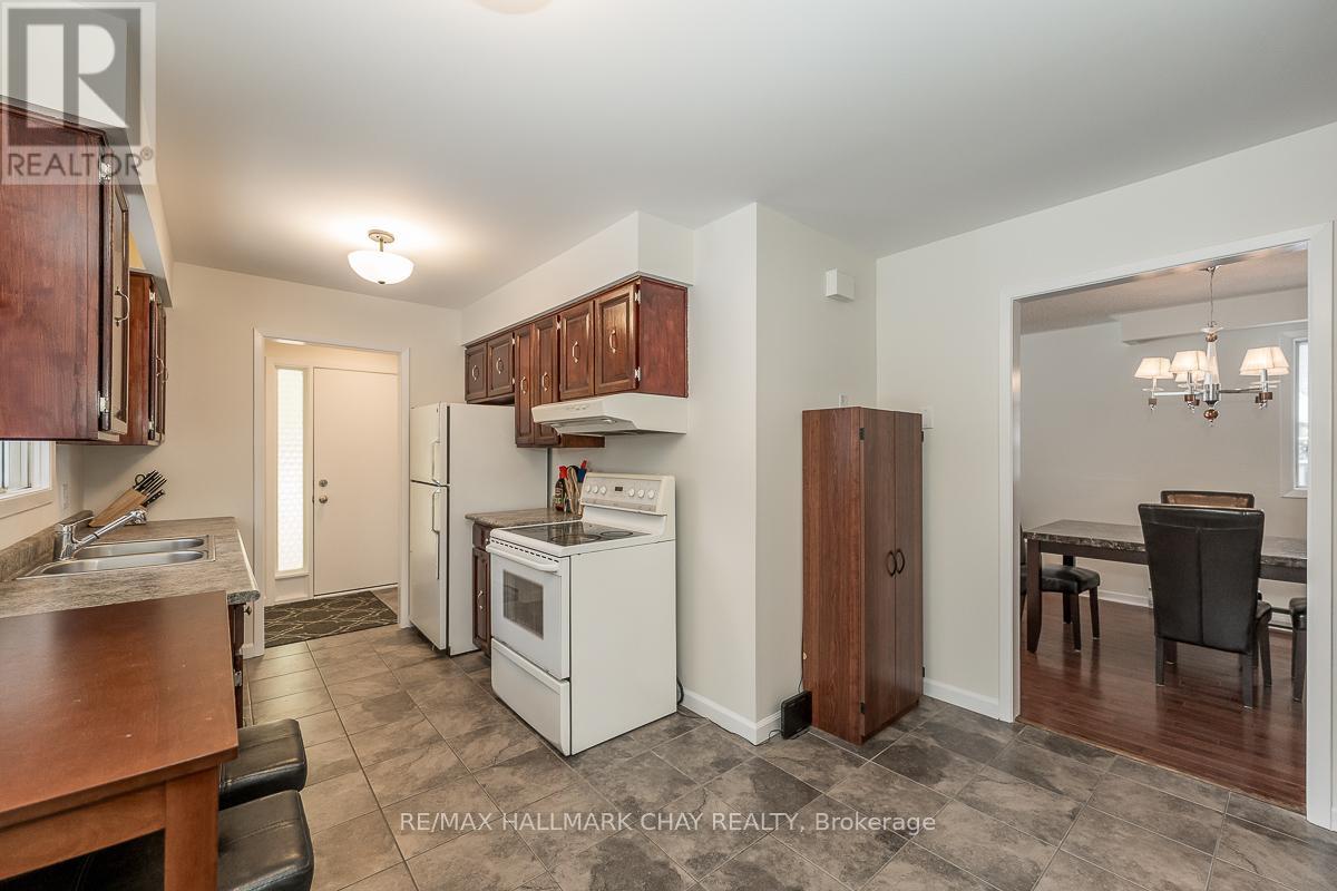 44 Belcourt Avenue, Barrie, Ontario  L4M 4E4 - Photo 8 - S13185828