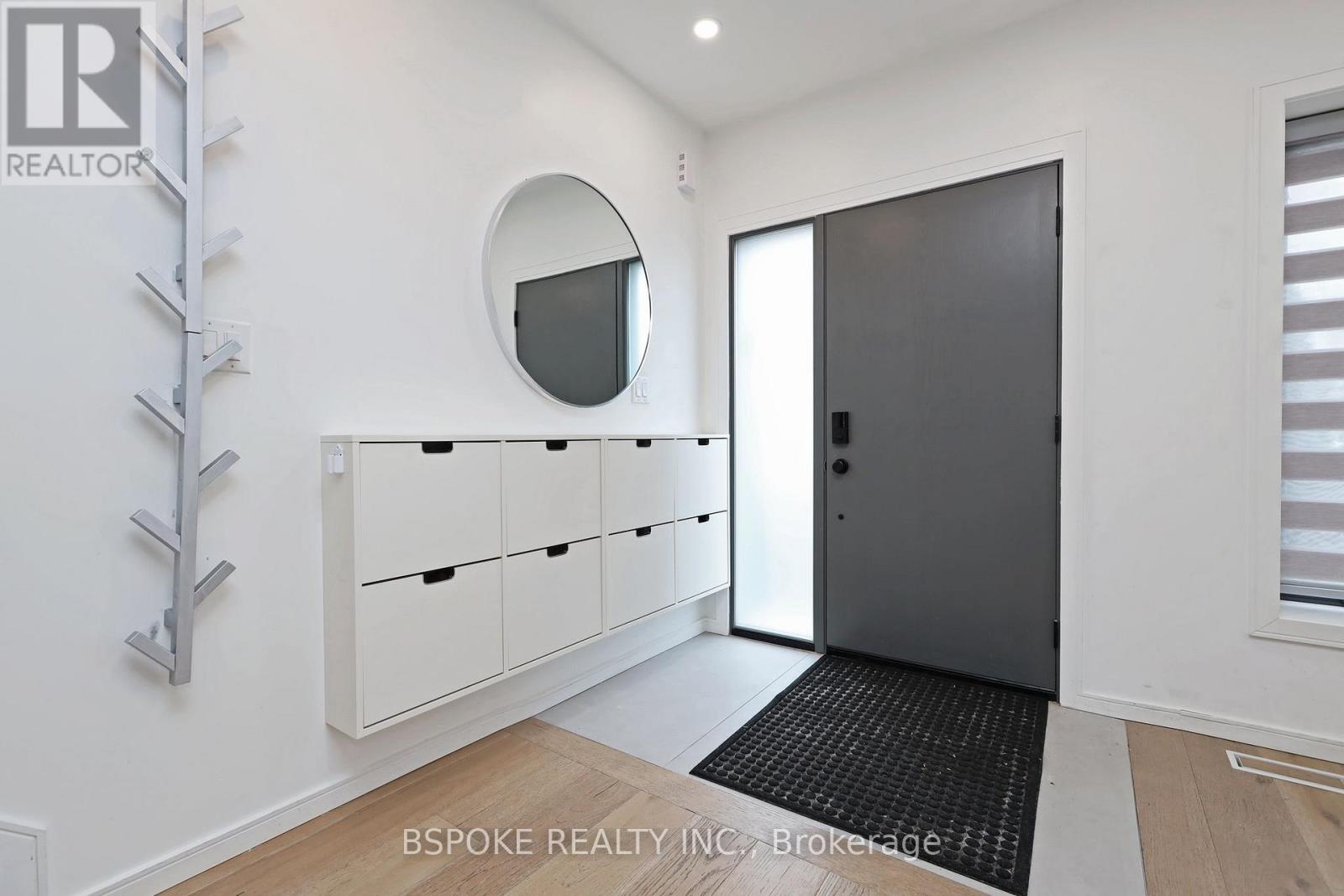 707 Mortimer Avenue, Toronto, Ontario  M4C 2K1 - Photo 4 - E12916650