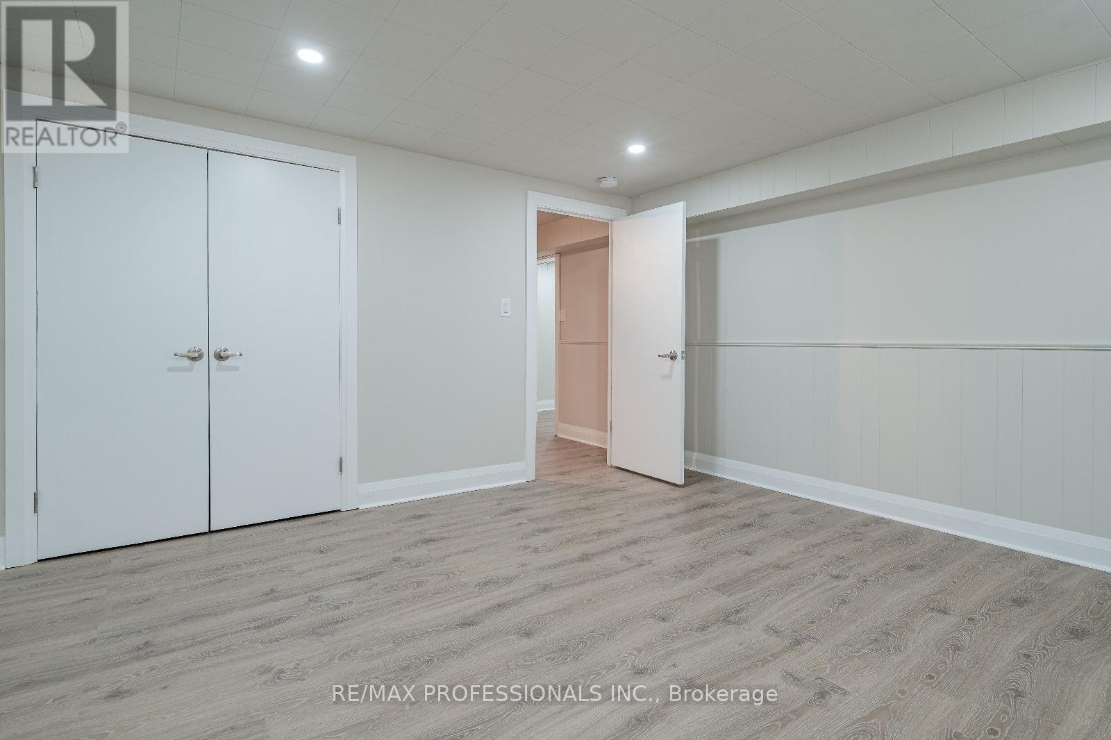364 Rathburn Road, Toronto, Ontario  M9B 2M1 - Photo 10 - W12828830