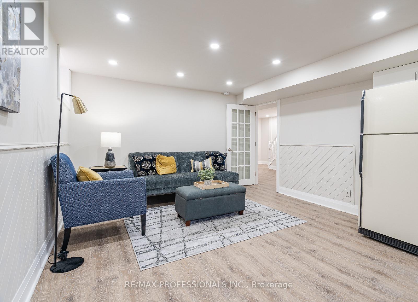364 Rathburn Road, Toronto, Ontario  M9B 2M1 - Photo 4 - W12828830