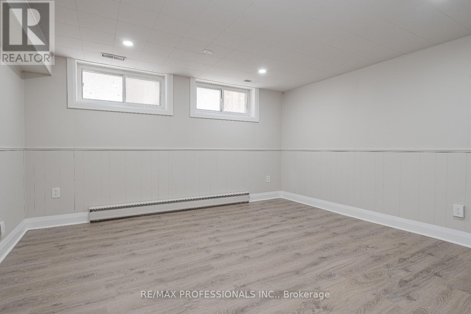 364 Rathburn Road, Toronto, Ontario  M9B 2M1 - Photo 9 - W12828830