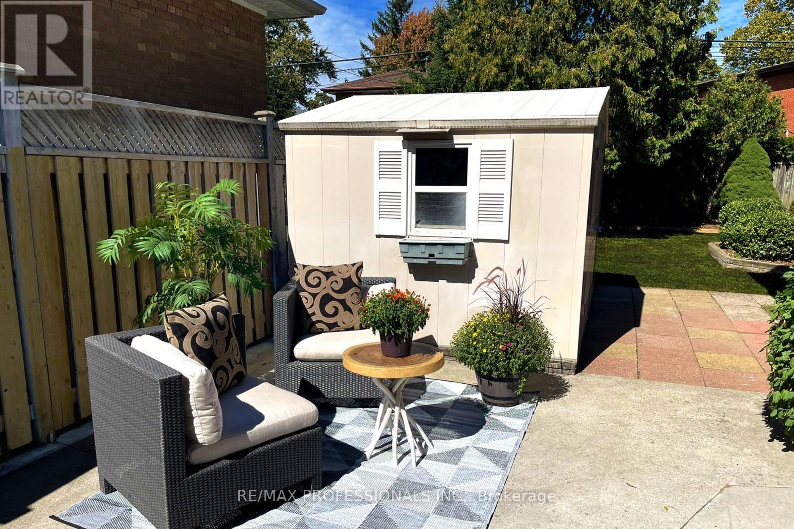 364 Rathburn Road, Toronto, Ontario  M9B 2M1 - Photo 2 - W12828830