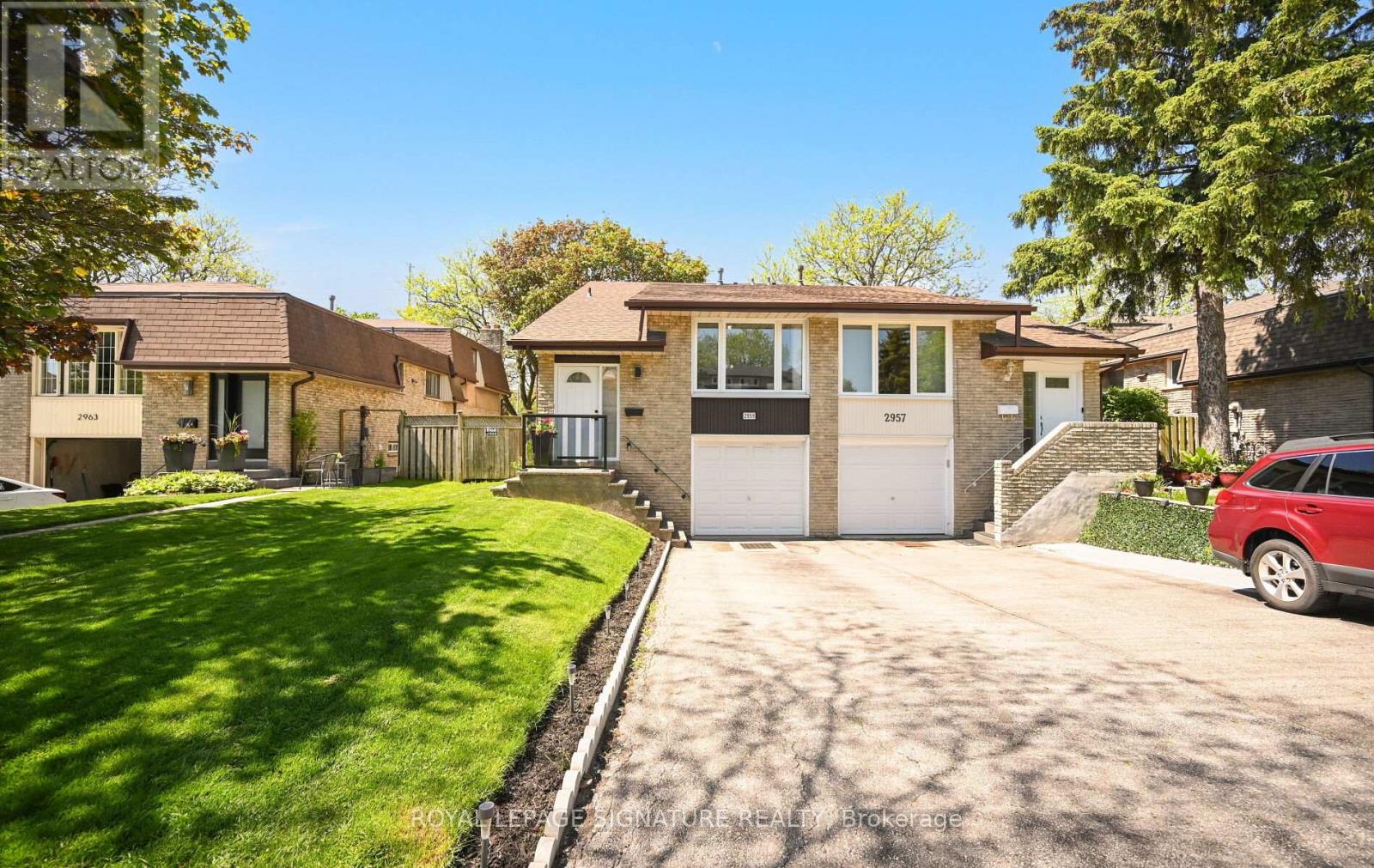 2959 Arvida Circle, Mississauga, Ontario L5N 1R6 - Photo 3 - W13184434