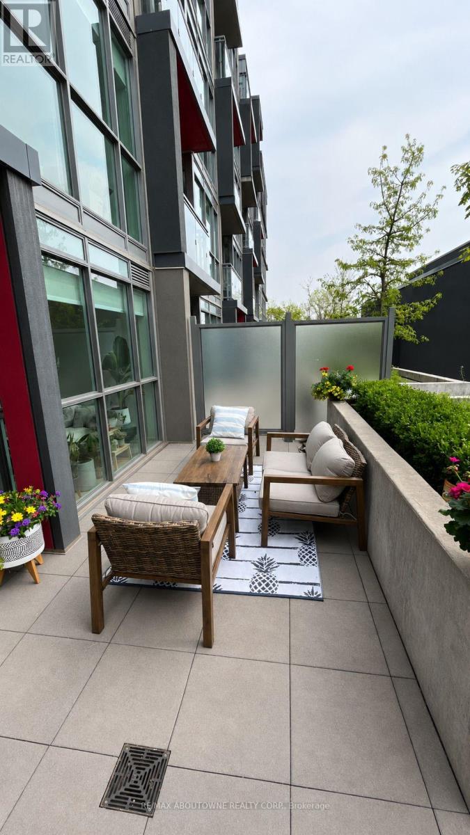 B217 - 5240 Dundas Street, Burlington, Ontario  L7L 0J7 - Photo 2 - W13184486