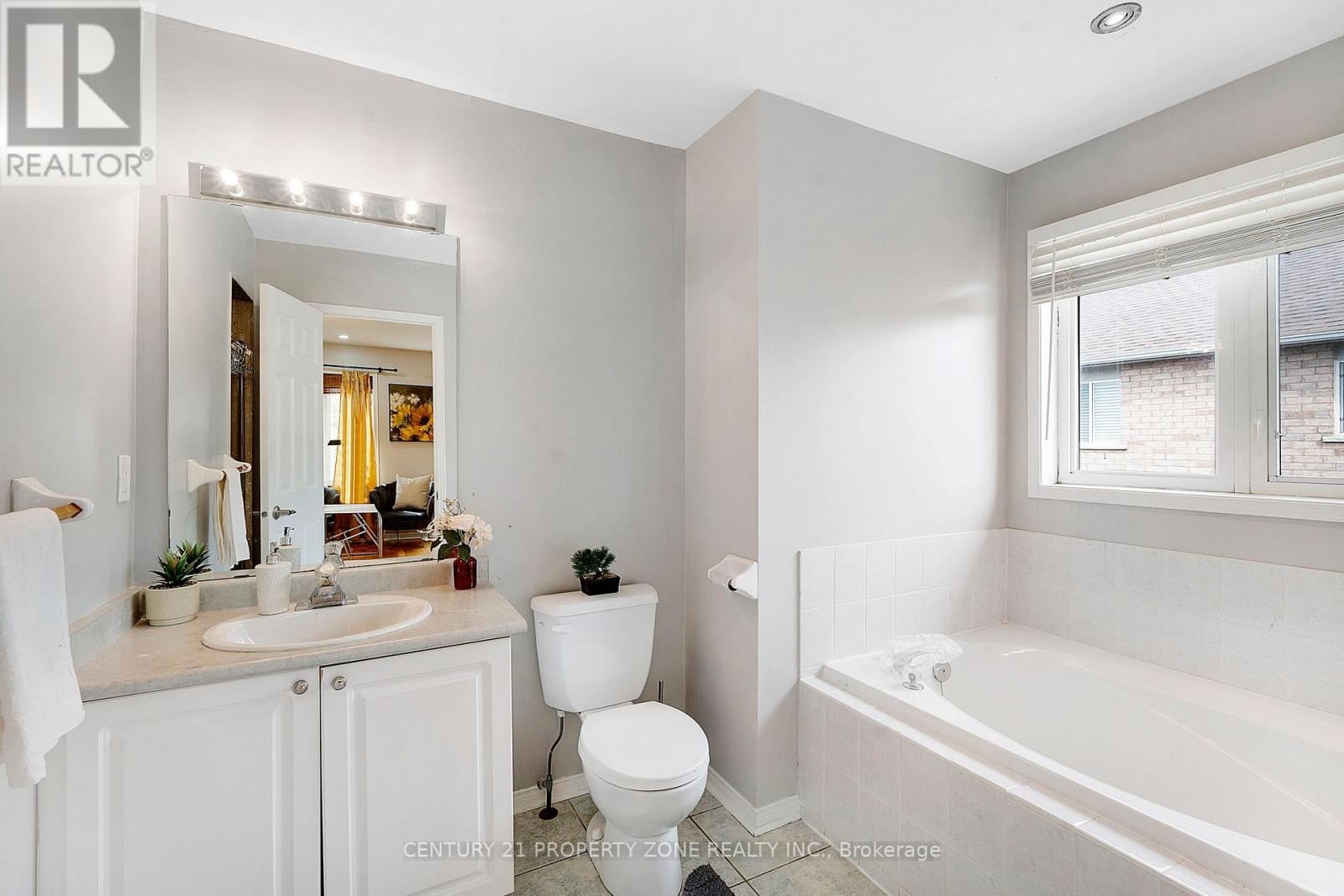 29 Oakmeadow Drive, Brampton, Ontario  L7A 2L9 - Photo 19 - W13184556