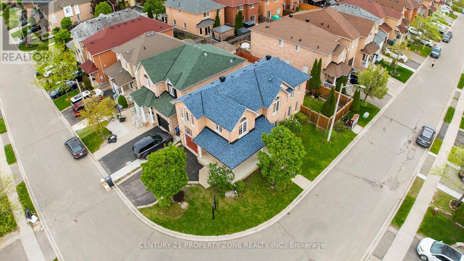 29 Oakmeadow Drive, Brampton, Ontario  L7A 2L9 - Photo 2 - W13184556
