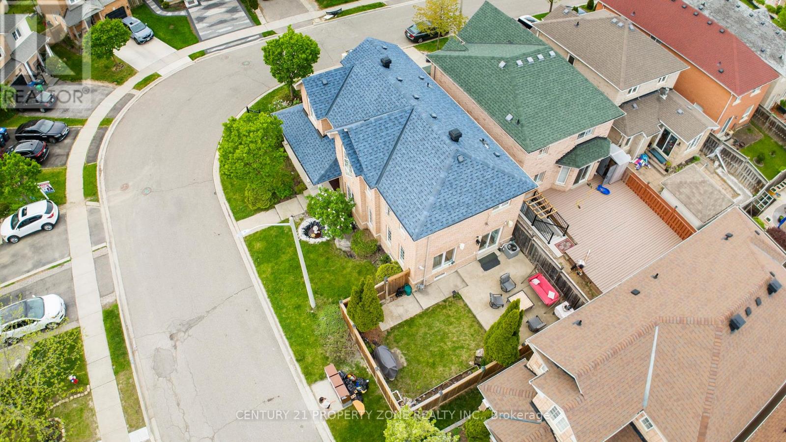 29 Oakmeadow Drive, Brampton, Ontario  L7A 2L9 - Photo 4 - W13184556