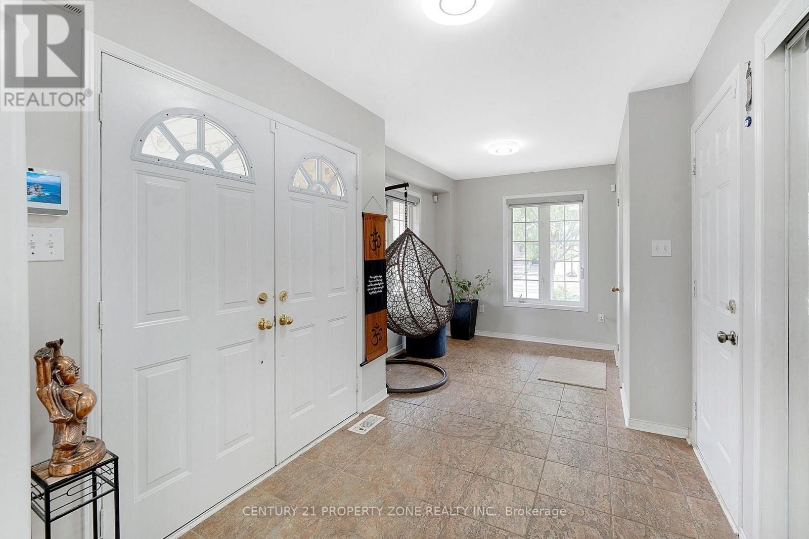 29 Oakmeadow Drive, Brampton, Ontario  L7A 2L9 - Photo 6 - W13184556