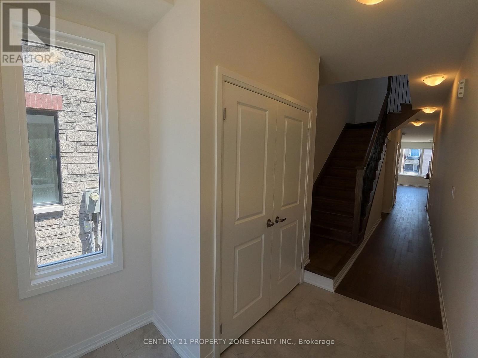 29 Boswell Drive, Brampton, Ontario  L6P 4R7 - Photo 4 - W13184624