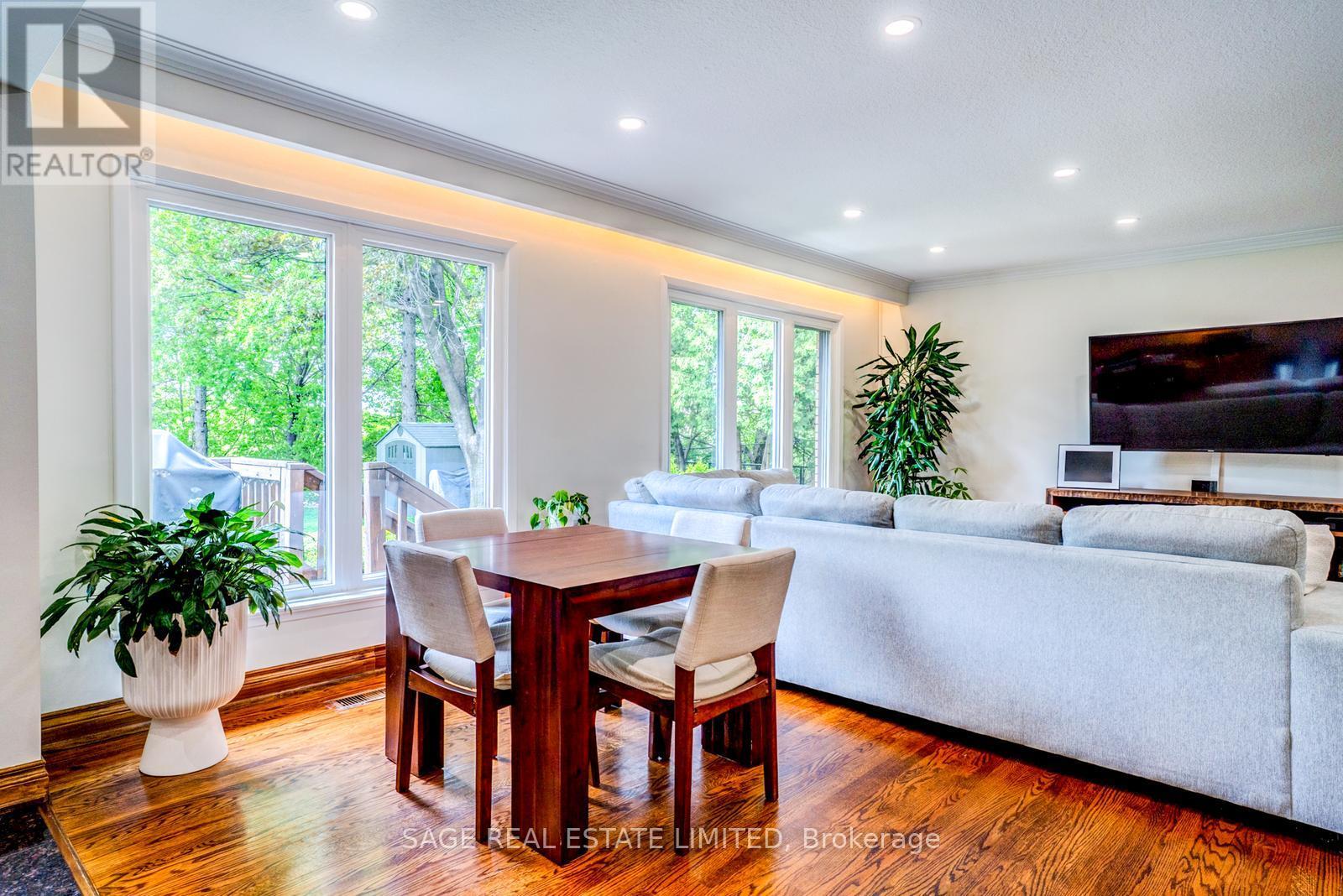 81 Decarie Circle, Toronto, Ontario M9B 3J1 - Photo 13 - W13184662