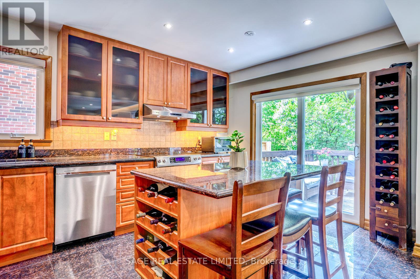 81 Decarie Circle, Toronto, Ontario M9B 3J1 - Photo 15 - W13184662