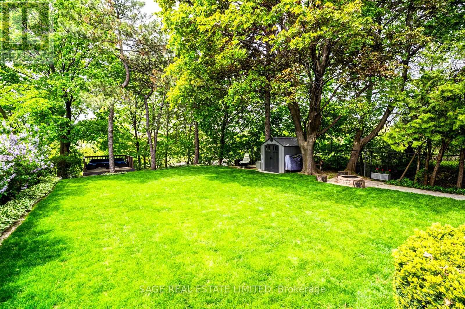 81 Decarie Circle, Toronto, Ontario M9B 3J1 - Photo 2 - W13184662
