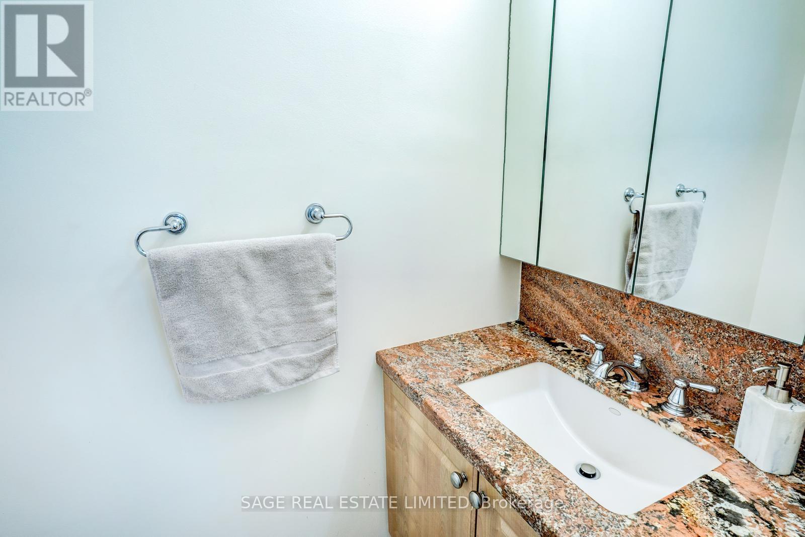 81 Decarie Circle, Toronto, Ontario M9B 3J1 - Photo 23 - W13184662