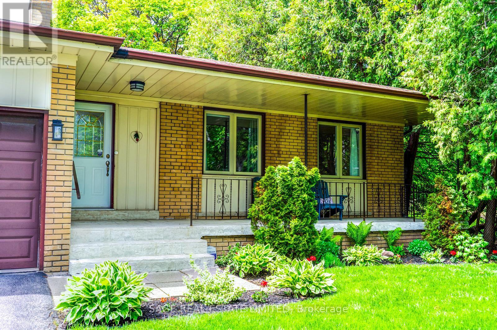 81 Decarie Circle, Toronto, Ontario M9B 3J1 - Photo 3 - W13184662