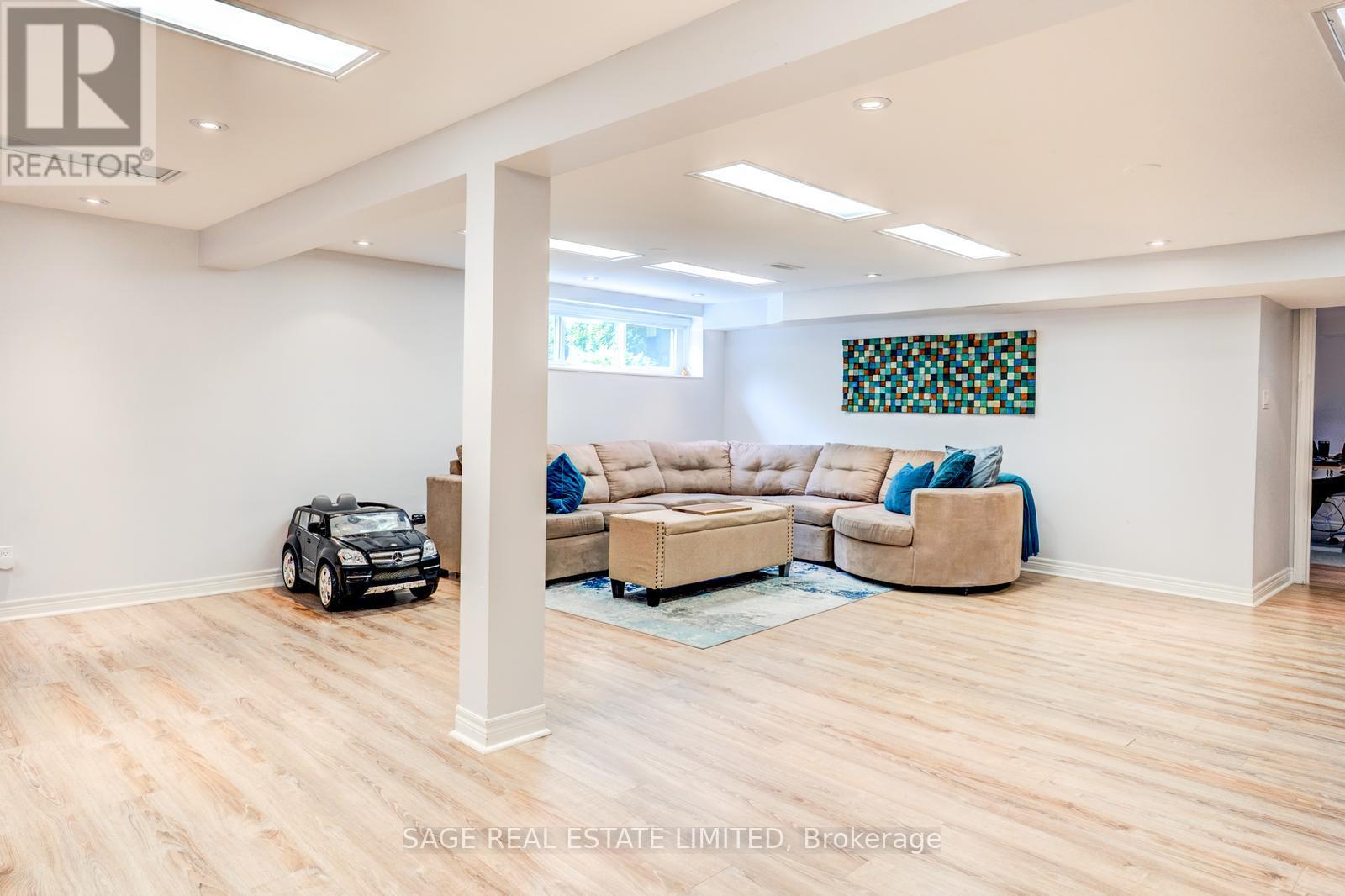 81 Decarie Circle, Toronto, Ontario M9B 3J1 - Photo 32 - W13184662