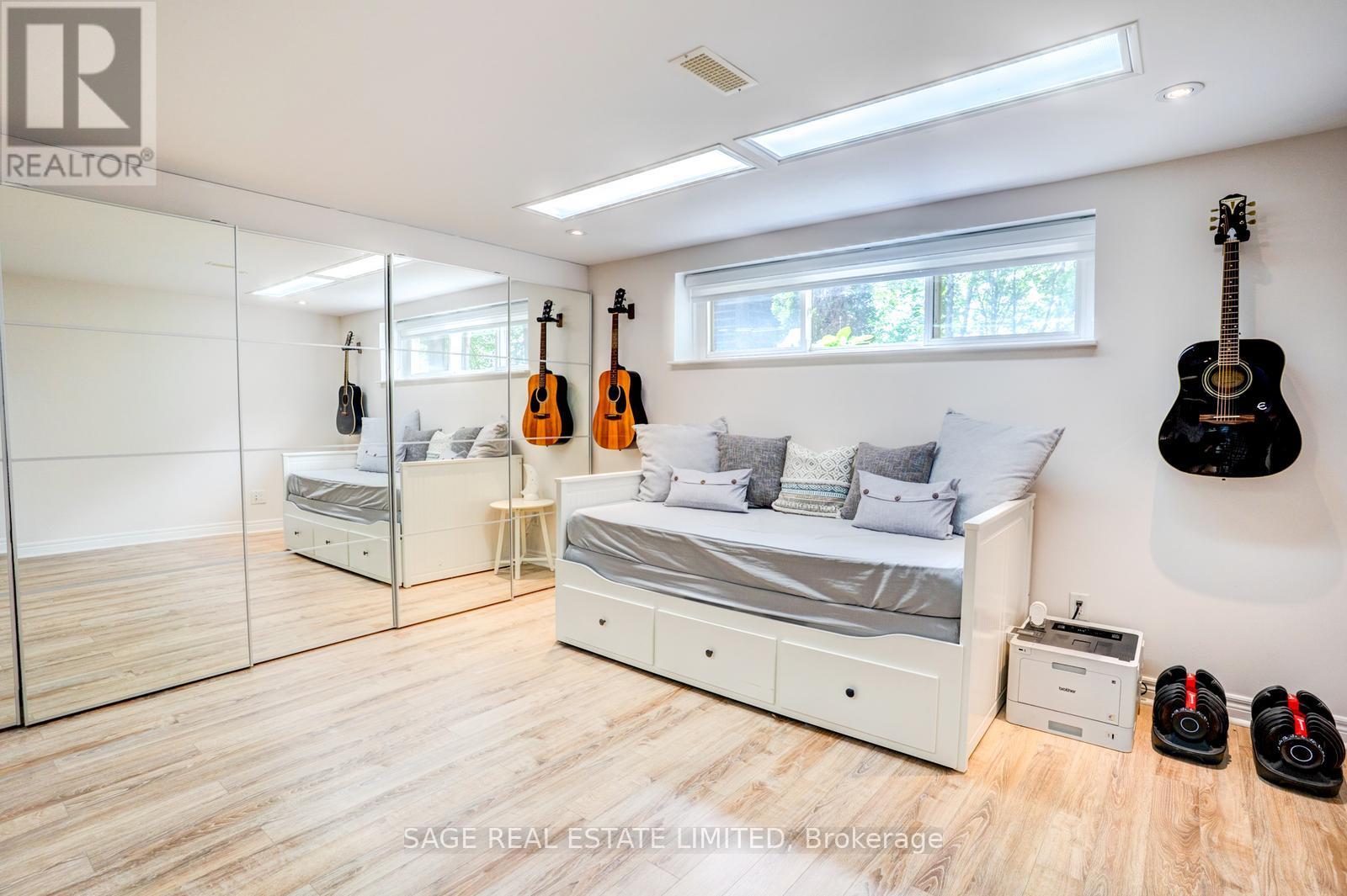 81 Decarie Circle, Toronto, Ontario M9B 3J1 - Photo 36 - W13184662