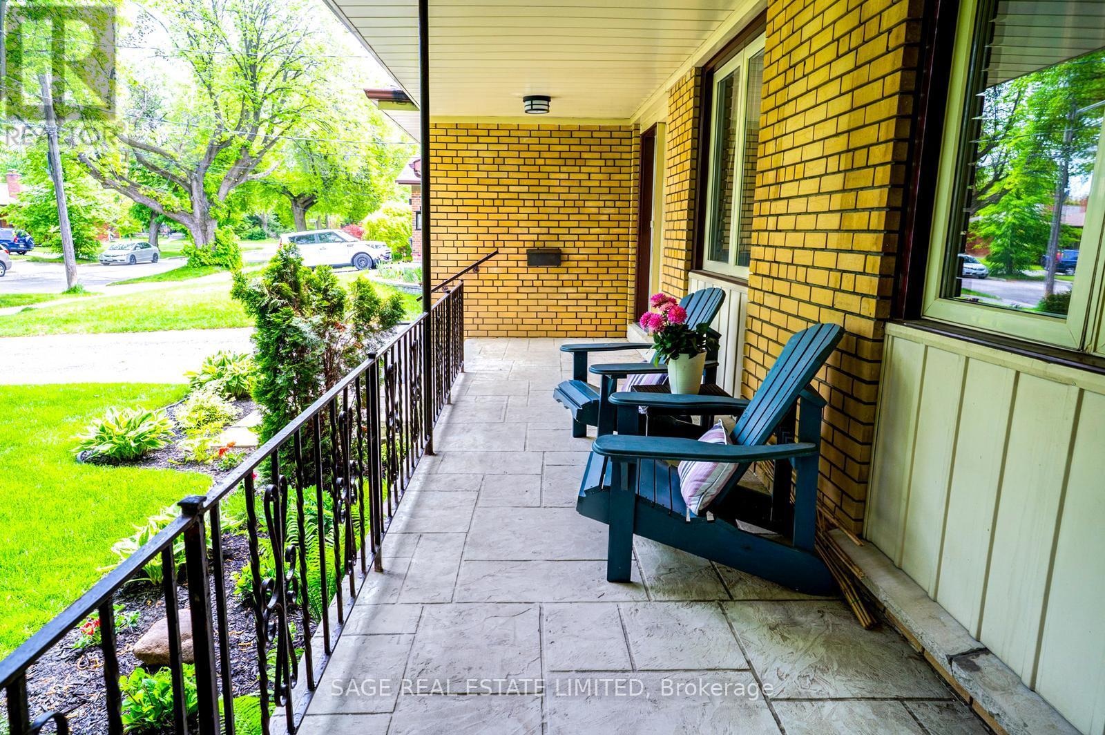 81 Decarie Circle, Toronto, Ontario M9B 3J1 - Photo 5 - W13184662
