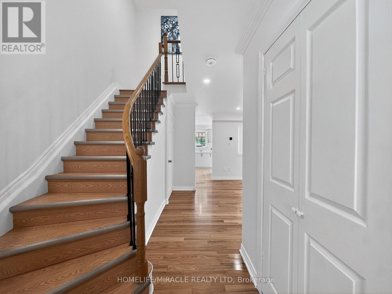 20 - 21 Eastview Gate, Brampton, Ontario  L6P 1P6 - Photo 3 - W13184744