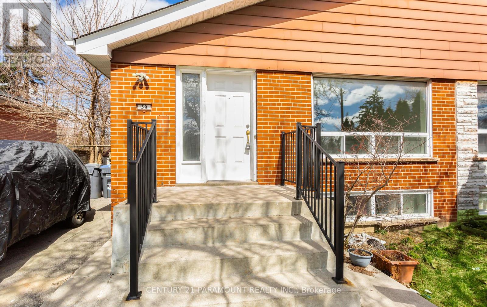 39 ALOMA CRESCENT, Brampton, Ontario