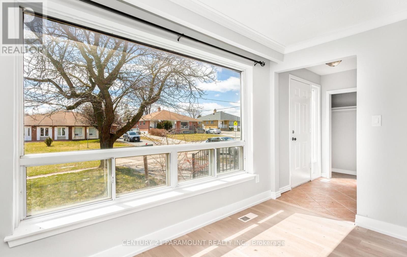 39 Aloma Crescent, Brampton, Ontario  L6T 2N8 - Photo 2 - W13184876