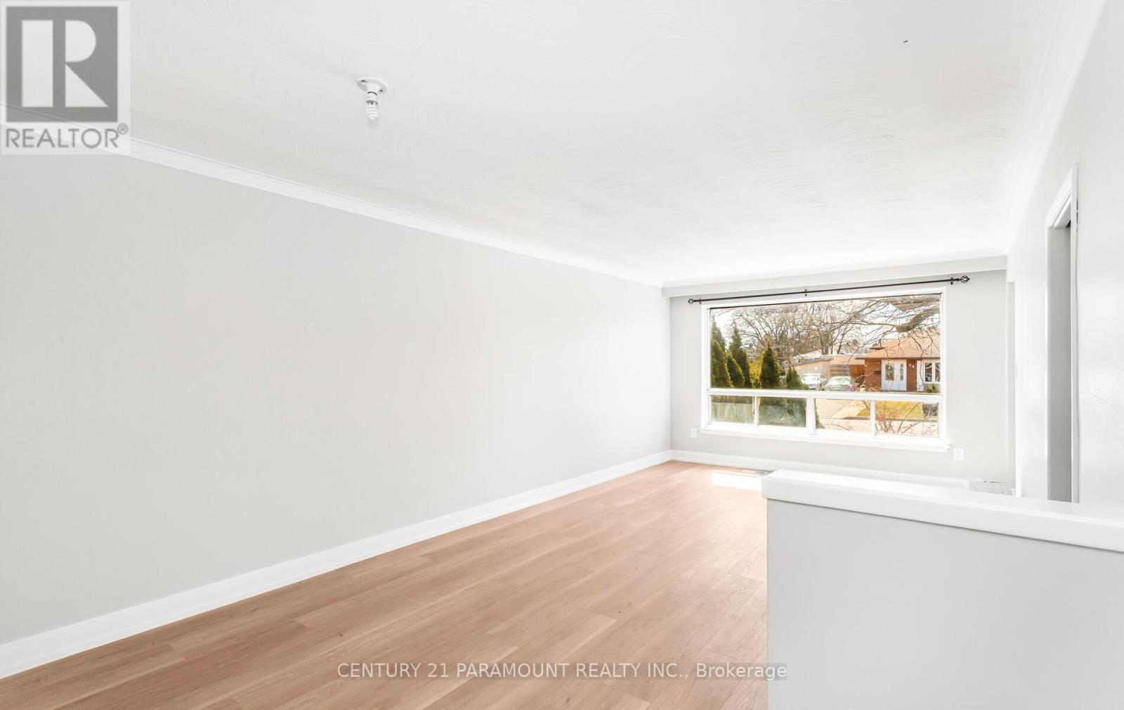 39 Aloma Crescent, Brampton, Ontario  L6T 2N8 - Photo 3 - W13184876