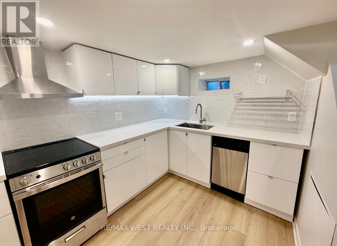 BSMT - 10 VIMY AVENUE, Toronto, Ontario