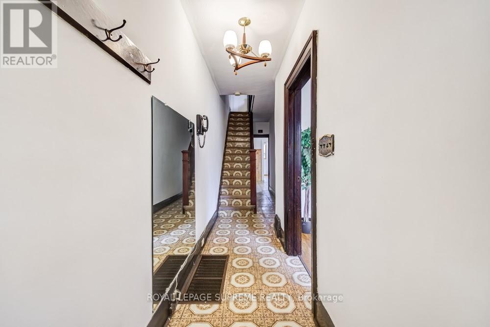 514 Concord Avenue, Toronto, Ontario  M6H 2P8 - Photo 4 - W13185226