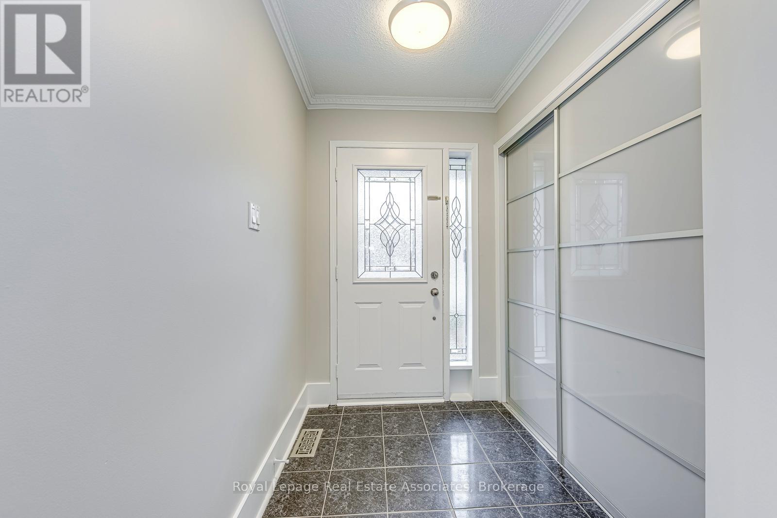 6978 Lisanne Court, Mississauga, Ontario  L5N 6Z7 - Photo 11 - W13185324