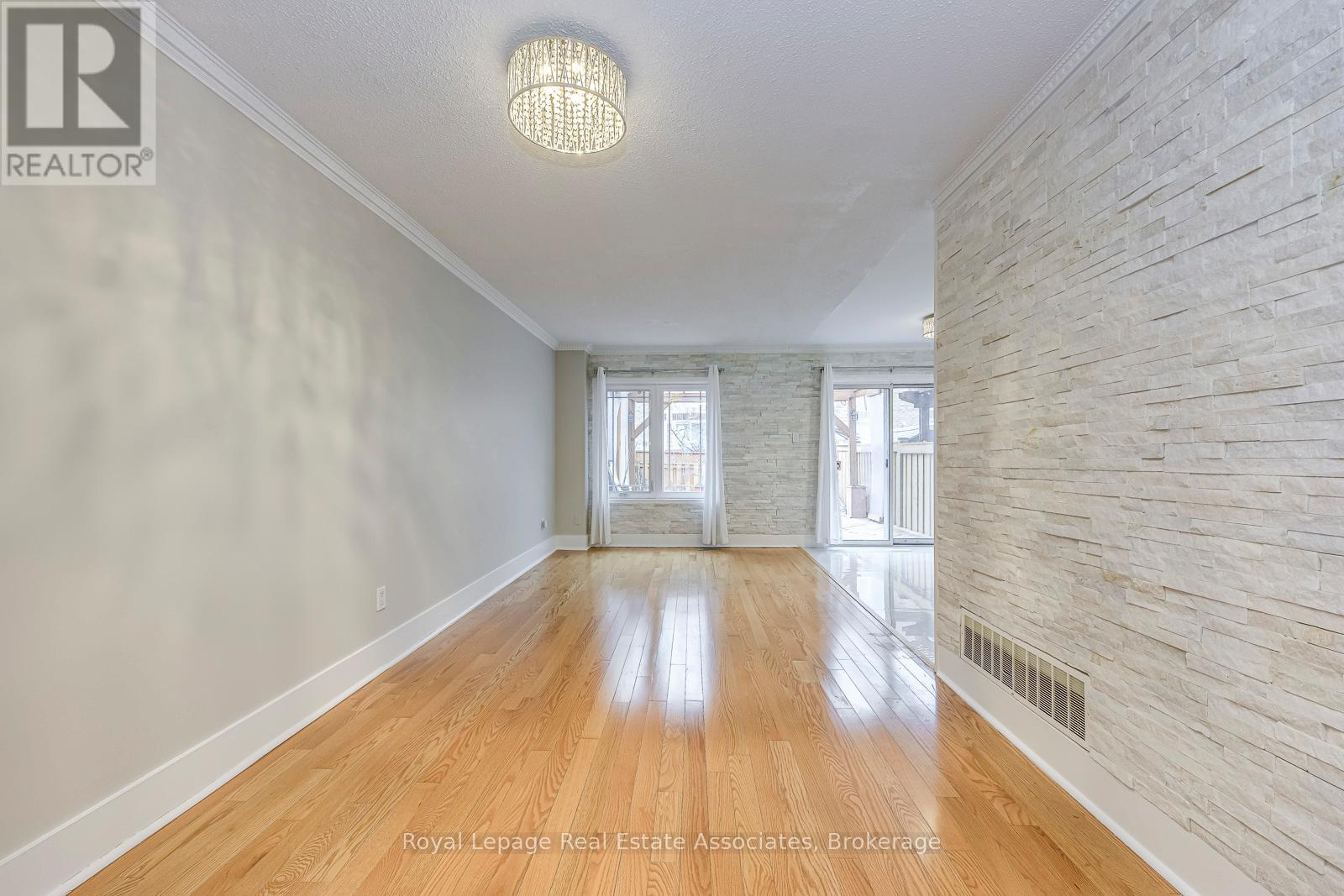 6978 Lisanne Court, Mississauga, Ontario  L5N 6Z7 - Photo 13 - W13185324