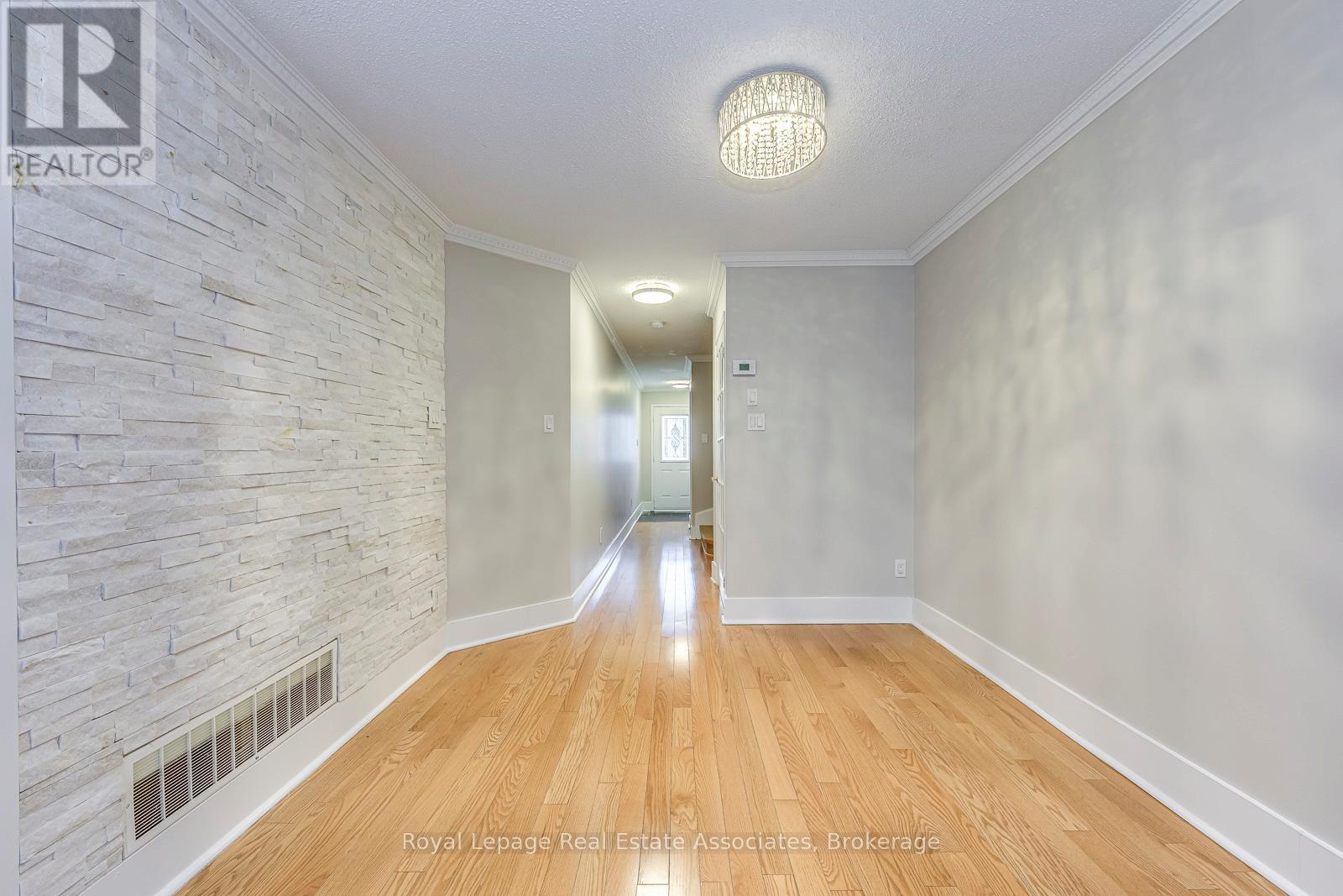 6978 Lisanne Court, Mississauga, Ontario  L5N 6Z7 - Photo 14 - W13185324