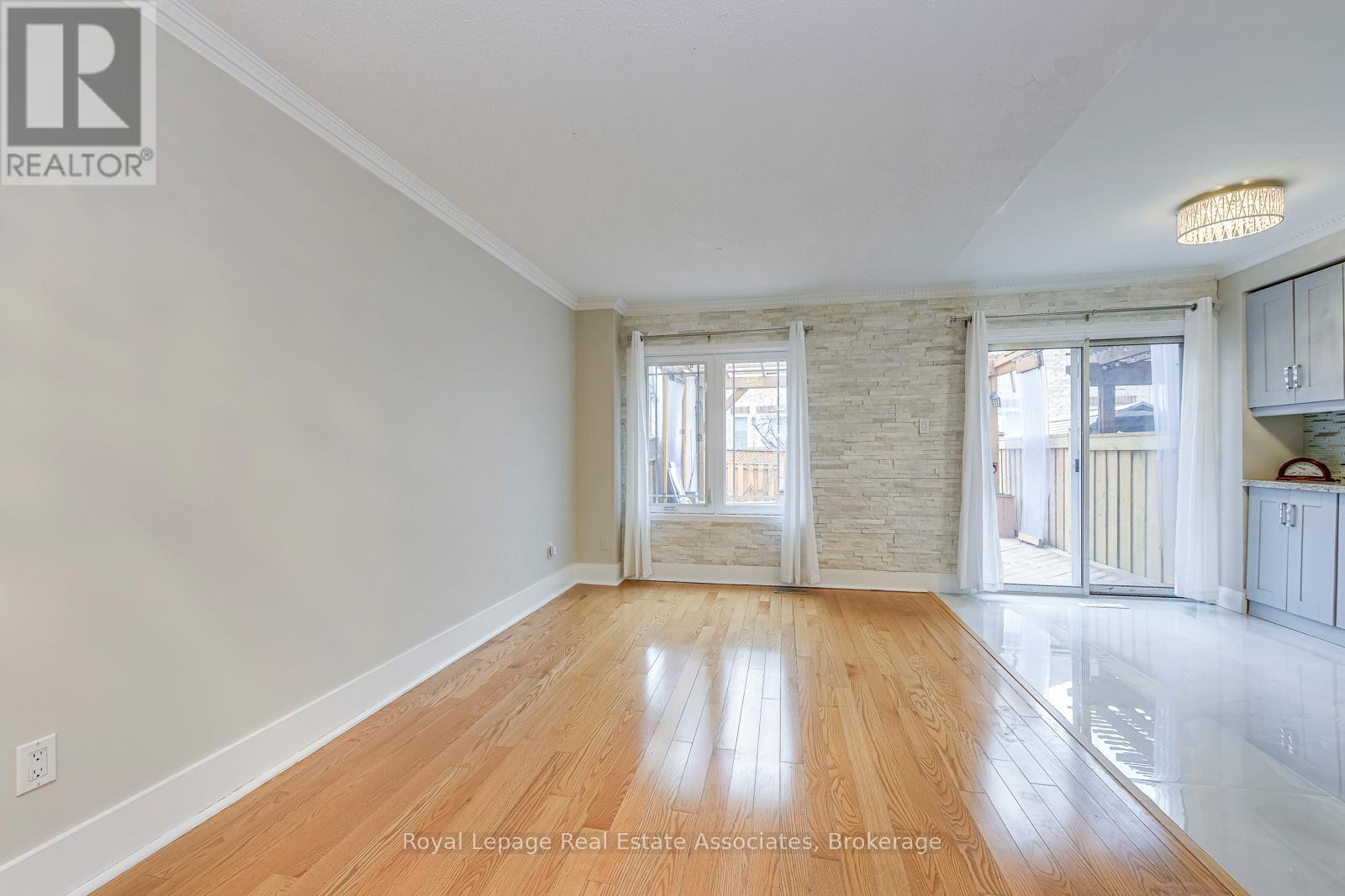 6978 Lisanne Court, Mississauga, Ontario  L5N 6Z7 - Photo 16 - W13185324